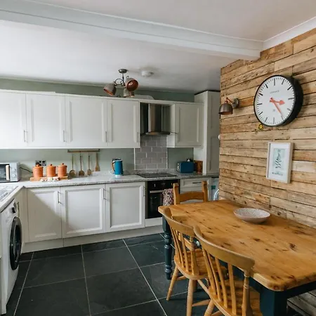 Windermere - Beautiful Cosy 2 Bed In Kendal Within The Lake District, Cumbria *