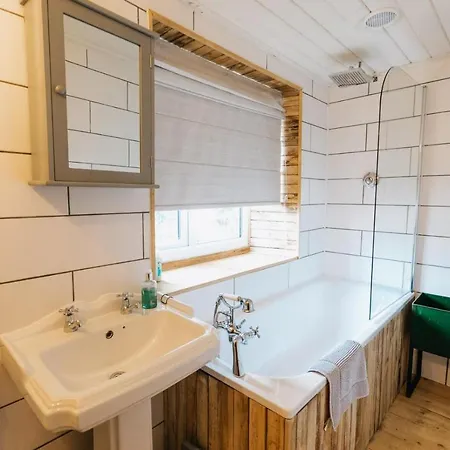 Windermere - Beautiful Cosy 2 Bed In Kendal Within The Lake District, Cumbria *